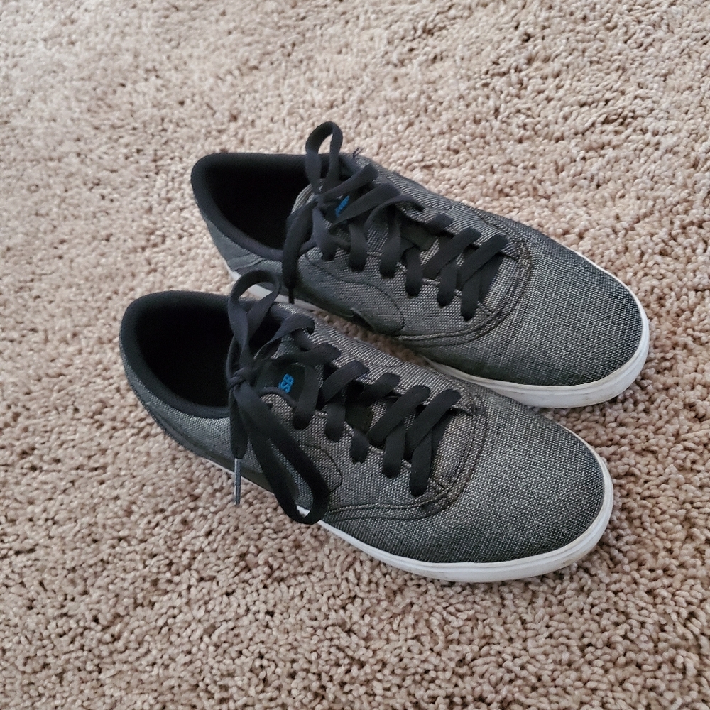 Boys Nike tennis shoes